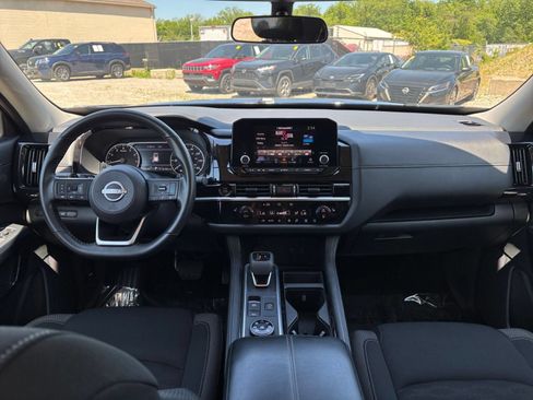 Used 2025 Nissan Pathfinder SV AWD/4WD image 36