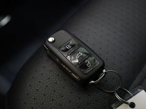 Used 2017 Volkswagen Passat 1.8T R-Line image 24