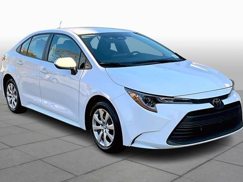 Used 2025 Toyota Corolla LE image 3