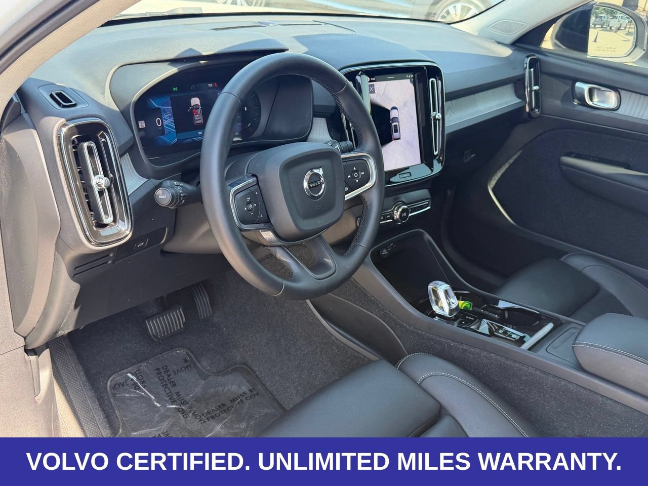 Certified 2025 Volvo XC40 B5 Plus AWD/4WD image 16