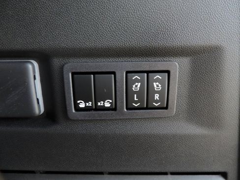 New 2026 GMC Yukon Elevation image 18