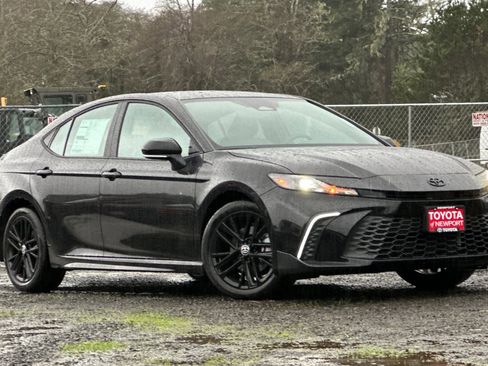 New 2026 Toyota Camry SE w/ Convenience Package image 2