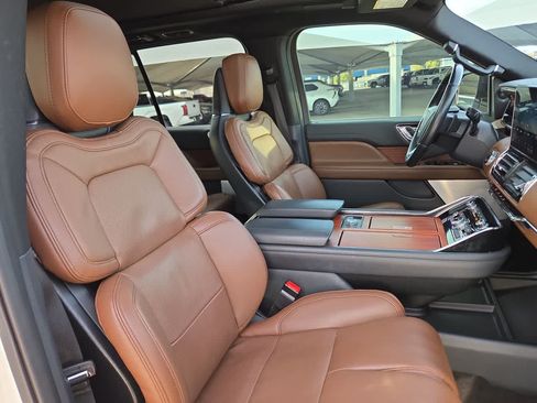Used 2023 Lincoln Navigator Reserve AWD/4WD image 18