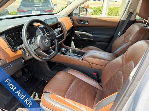 Used 2023 Nissan Pathfinder Platinum FWD image 13