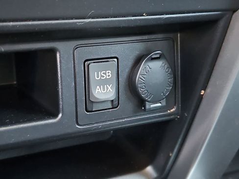 Used 2018 Toyota 4Runner SR5 AWD/4WD image 31