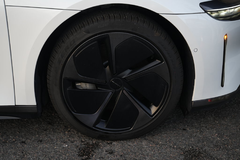 Used 2024 Lucid Air Pure RWD image 12