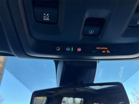 Used 2021 GMC Yukon XL SLT w/ SLT Premium Package image 32