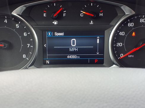 Used 2024 GMC Terrain SLE image 15