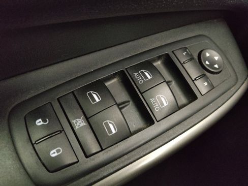 Used 2020 Jeep Cherokee Latitude Plus w/ Comfort/Convenience Group image 27