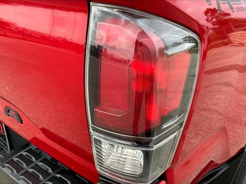 Used 2018 Toyota Tacoma SR w/ SR Convenience Package image 30