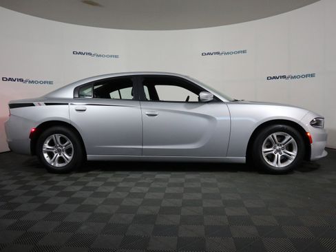 Used 2021 Dodge Charger SXT w/ Leather Interior Group image 4