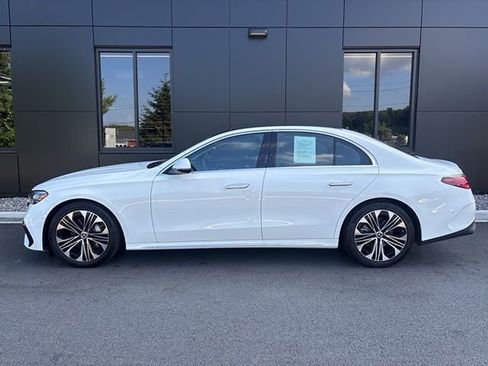 Used 2024 Mercedes-Benz E 350 4MATIC Sedan image 2
