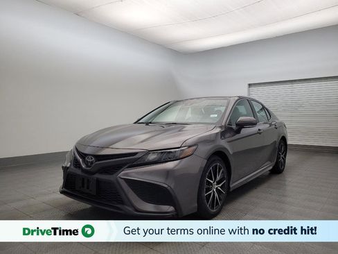 Used 2022 Toyota Camry SE image 1