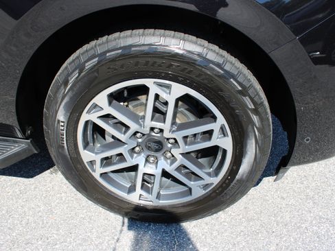 Used 2025 Ford Expedition Active AWD/4WD image 11