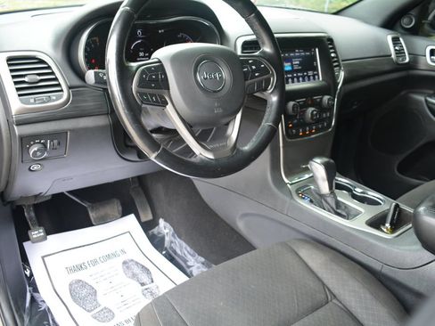 Used 2020 Jeep Grand Cherokee Laredo AWD/4WD image 10