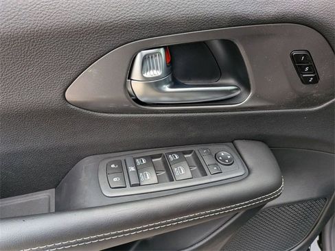 New 2026 Chrysler Pacifica Select image 14