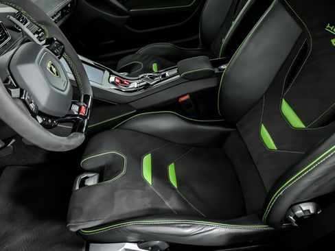 Used 2022 Lamborghini Huracan EVO RWD image 21