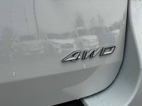 Used 2022 Ford Explorer XLT w/ Equipment Group 202A AWD/4WD image 16