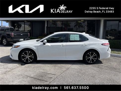 Used 2020 Toyota Camry SE w/ Convenience Package image 5