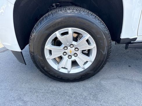 Used 2022 Chevrolet Colorado LT w/ LT Convenience Package AWD/4WD image 9