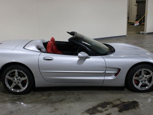 Used 2002 Chevrolet Corvette Convertible w/ Preferred Equipment Group2 RWD image 36