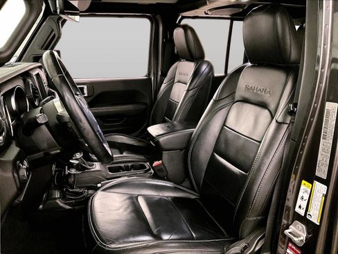 Used 2018 Jeep Wrangler Unlimited Sahara image 24