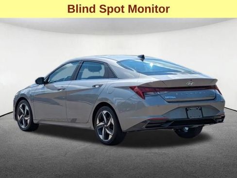 Used 2023 Hyundai Elantra Limited FWD image 6