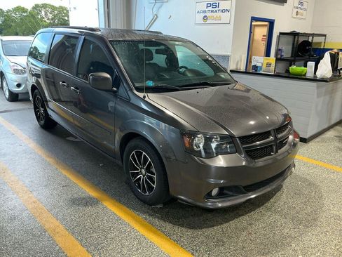 Used 2017 Dodge Grand Caravan GT FWD image 2