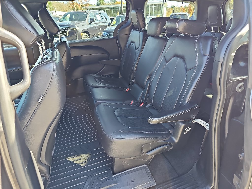 Used 2021 Chrysler Pacifica Touring-L w/ Premium & Safety Sphere Group FWD image 25