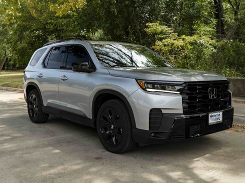 Used 2026 Honda Pilot Black Edition image 2