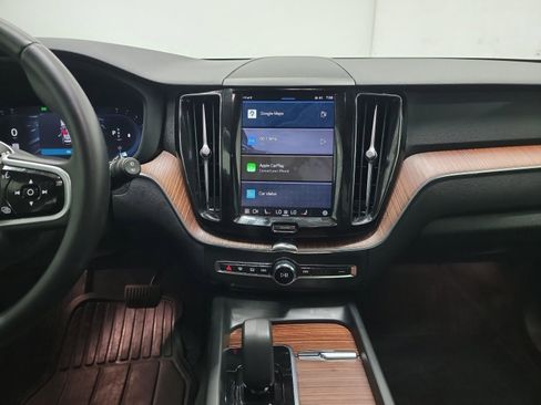 Used 2023 Volvo XC60 B5 Plus image 20