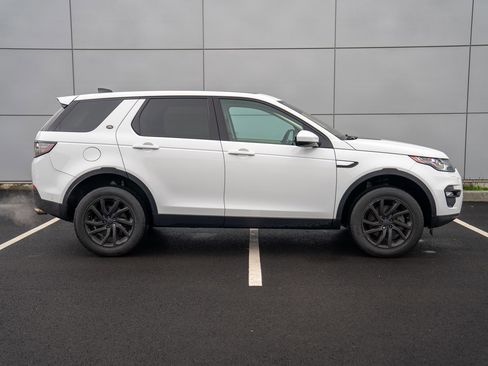 Used 2017 Land Rover Discovery Sport HSE image 8