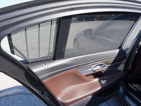 Used 2017 BMW 740i image 24