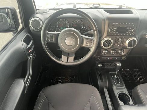 Used 2018 Jeep Wrangler Unlimited Sahara w/ Connectivity Group image 15