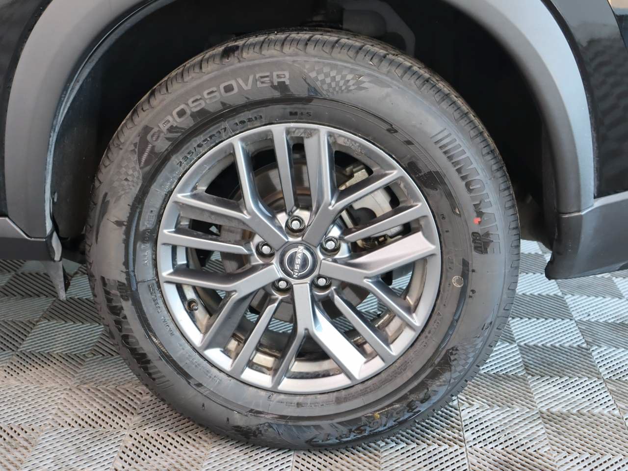 Used 2023 Nissan Rogue S AWD/4WD image 16