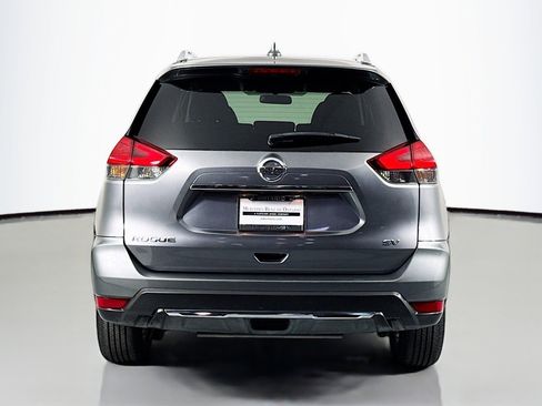 Used 2017 Nissan Rogue SV FWD image 4