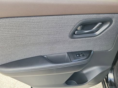 Used 2021 Nissan Rogue S image 15