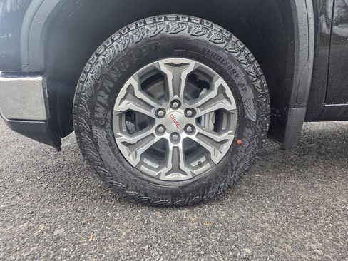 New 2026 GMC Sierra 1500 SLE image 16