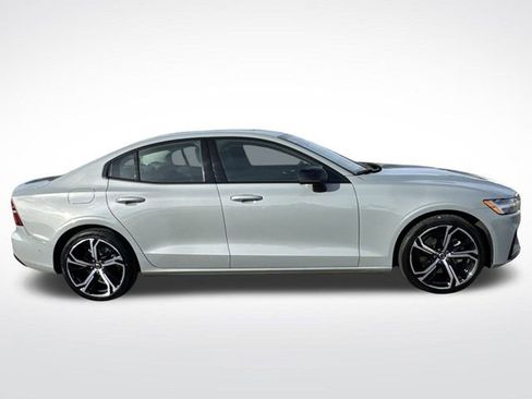 Used 2024 Volvo S60 B5 Plus image 7