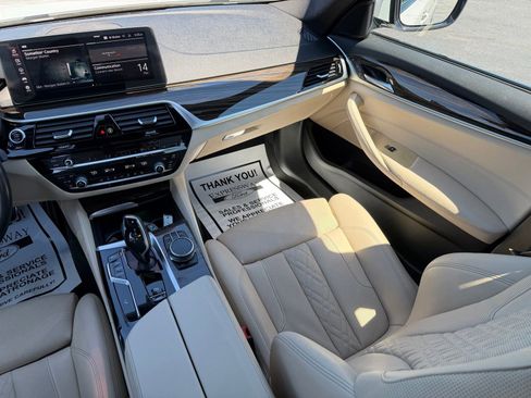 Used 2022 BMW 530i xDrive w/ M Sport Package AWD/4WD image 15