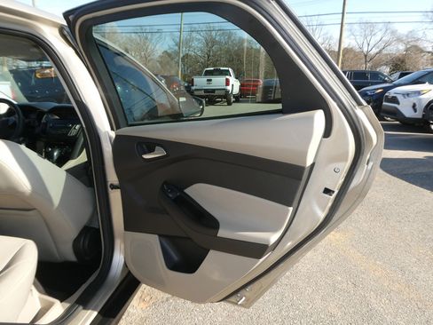 Used 2018 Ford Focus SE image 24