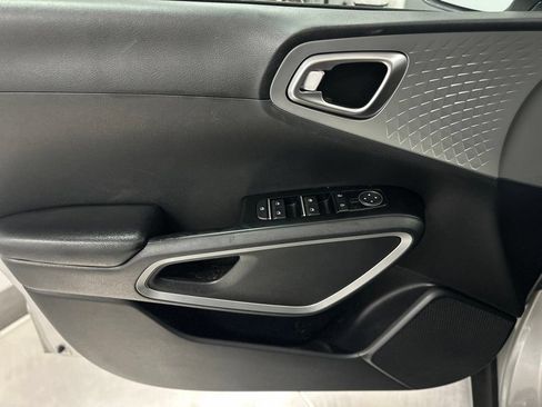 Used 2020 Kia Soul LX FWD image 15