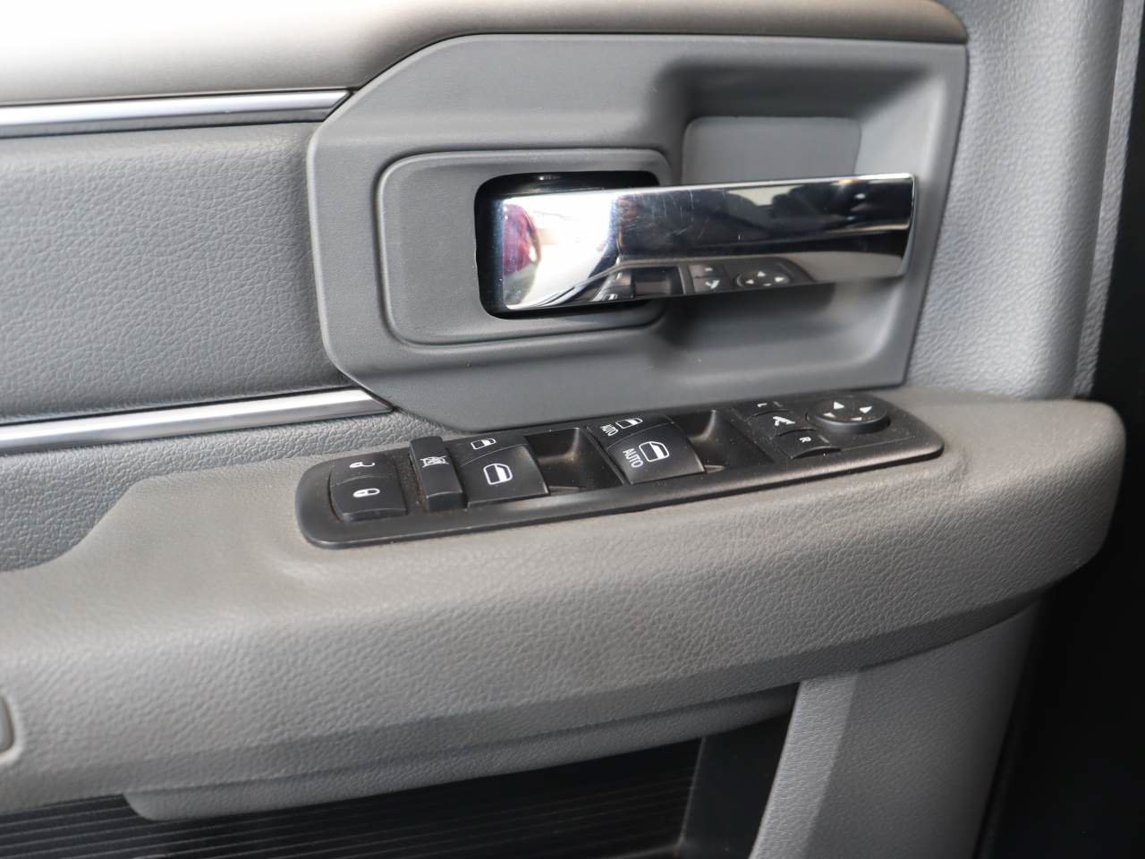 Used 2018 RAM 1500 Big Horn RWD image 13