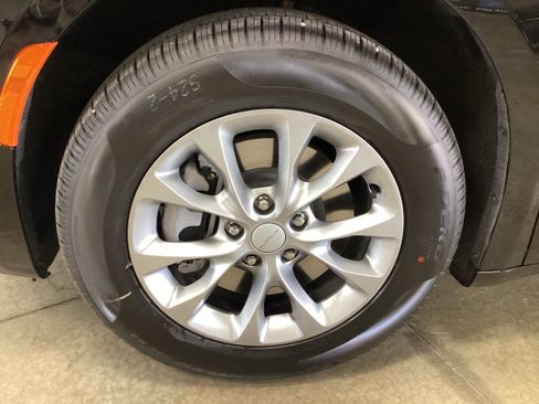 New 2027 Chrysler Pacifica Select AWD/4WD image 11