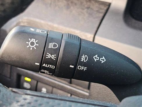 Used 2025 Toyota Tacoma Limited AWD/4WD image 8