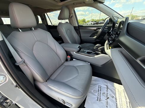 Used 2023 Toyota Highlander Limited image 27