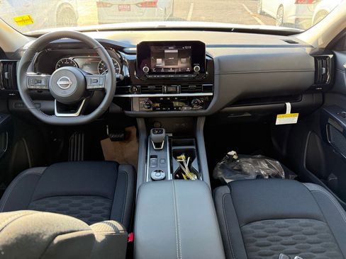 New 2025 Nissan Pathfinder SV image 14