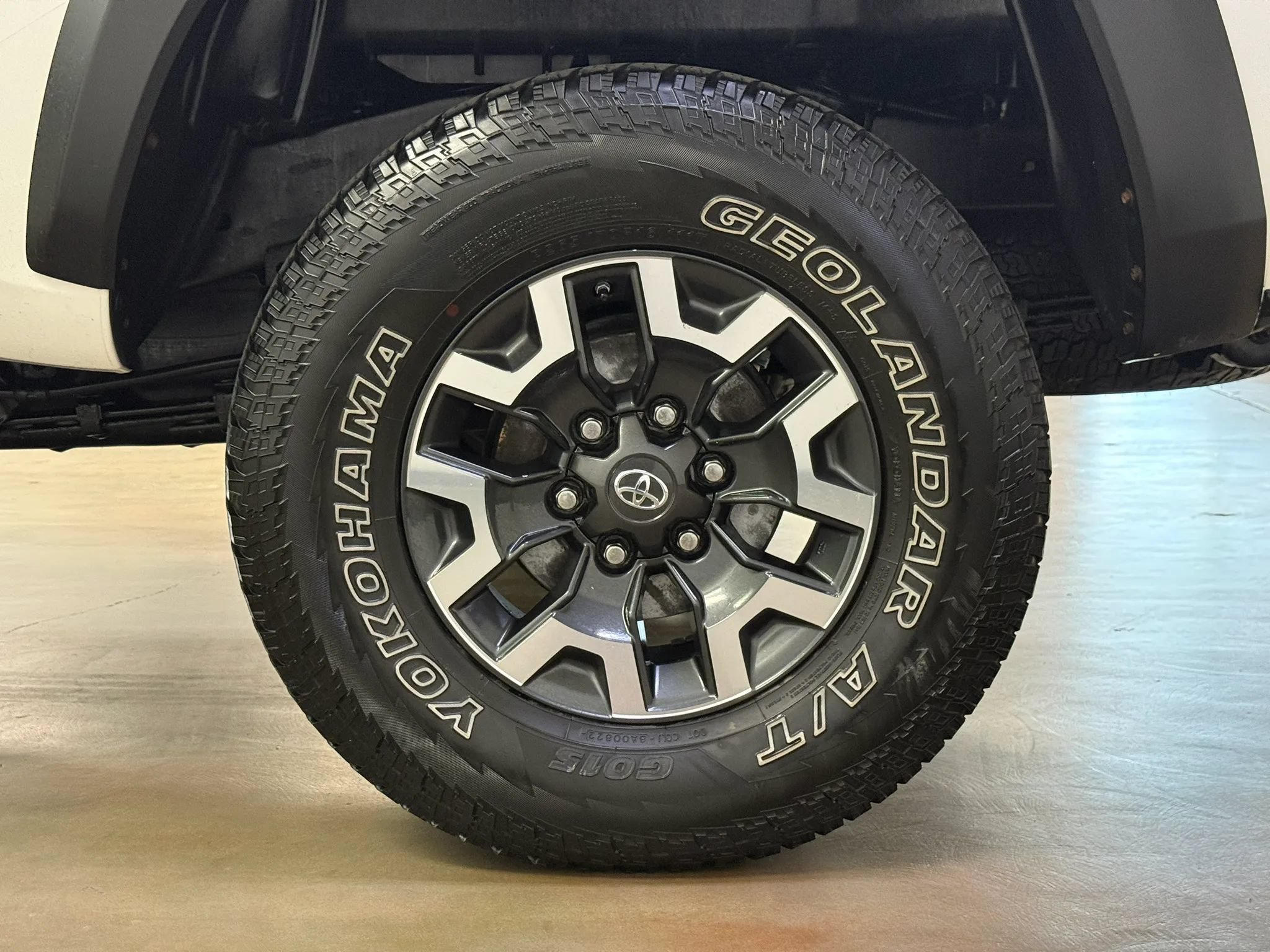 Used 2017 Toyota Tacoma TRD Off-Road w/ Tow Package AWD/4WD image 13