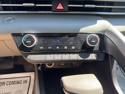 Used 2023 Hyundai Elantra SEL image 24