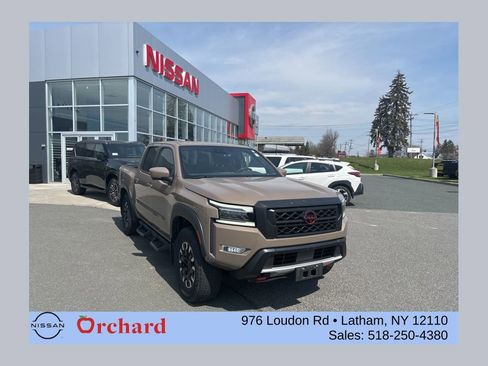 Used 2023 Nissan Frontier PRO-4X w/ Pro Convenience Package image 1